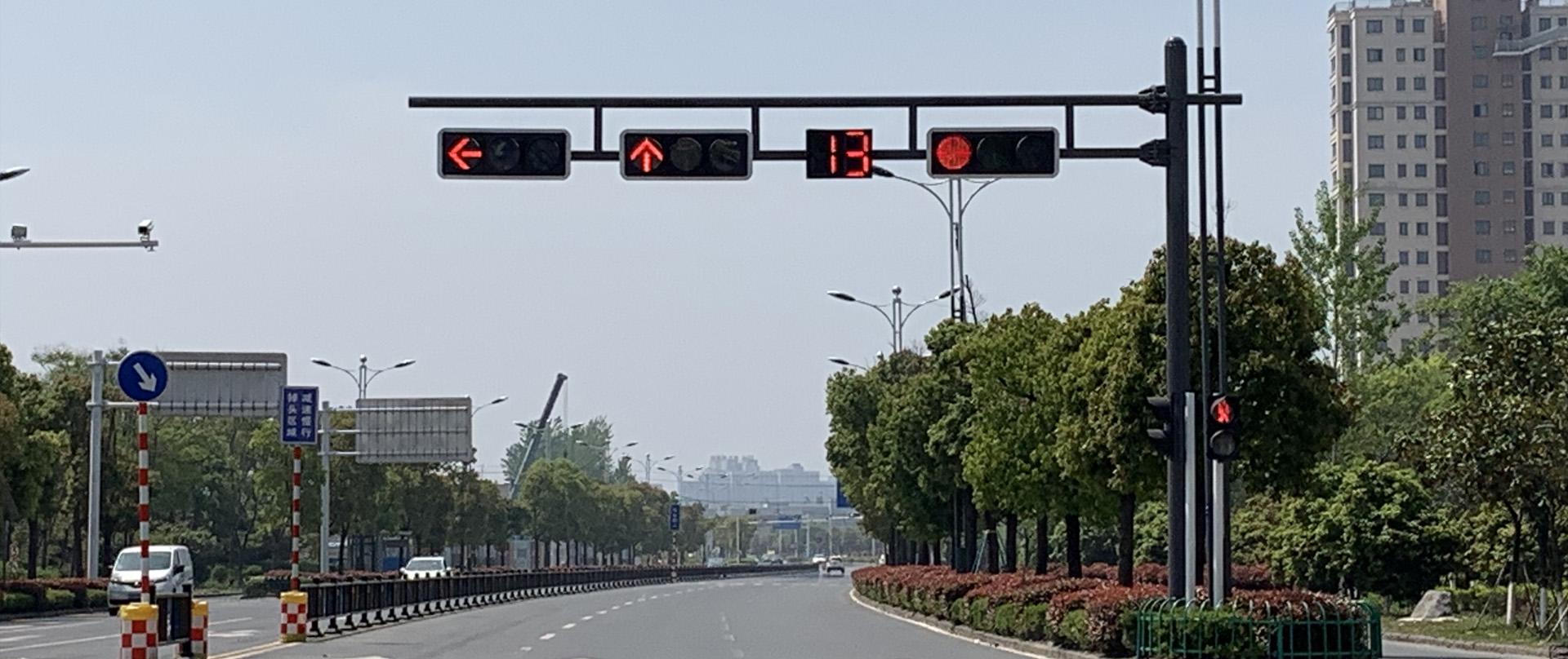 交通信號(hào)燈桿，道路交通信號(hào)桿